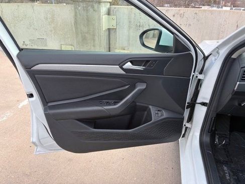 Used 2021 Volkswagen Jetta SE image 10