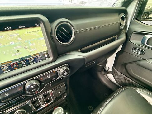 Used 2022 Jeep Wrangler Unlimited Sahara image 24