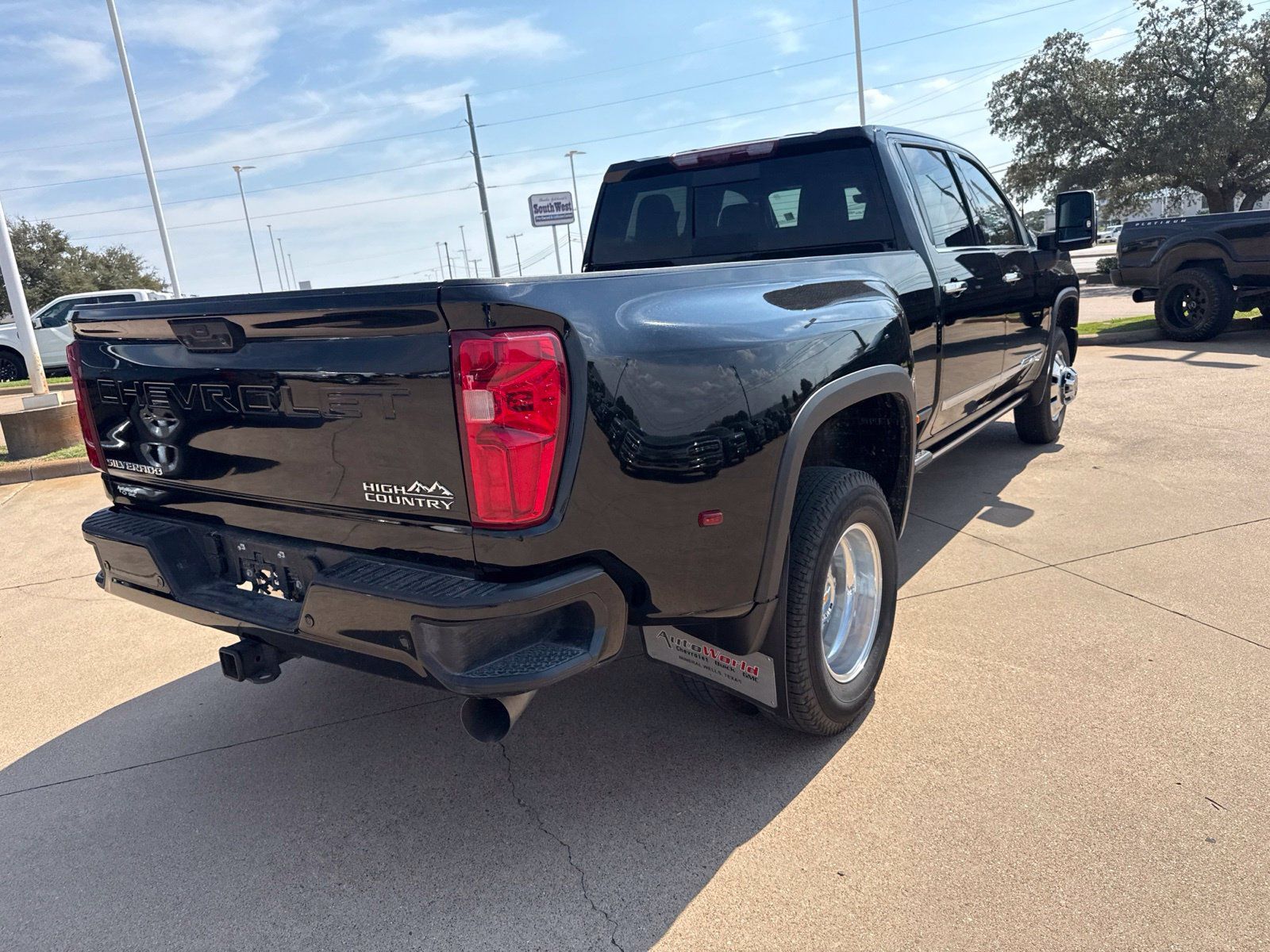 Used 2025 Chevrolet Silverado 3500 High Country w/ Technology Package AWD/4WD image 7