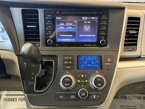 Used 2019 Toyota Sienna LE FWD image 20