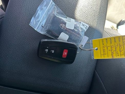 Used 2023 Toyota Highlander L image 14