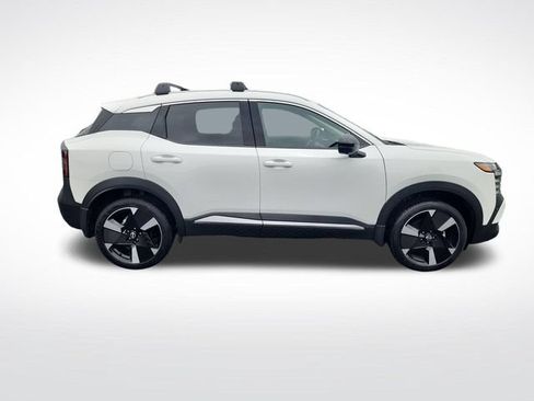 Used 2026 Nissan Kicks SR w/ SR Premium Package FWD image 6
