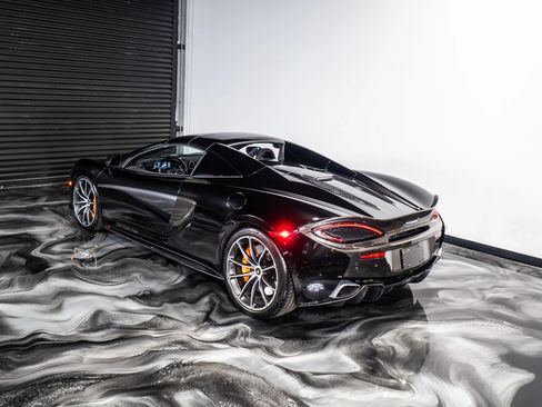 Used 2018 McLaren 570S Spider image 23