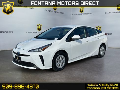 Used 2020 Toyota Prius LE image 1