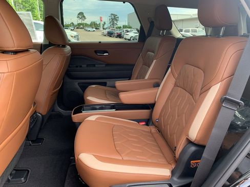 New 2026 Nissan Pathfinder Platinum FWD image 22