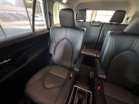 Used 2025 Toyota Grand Highlander FWD image 39