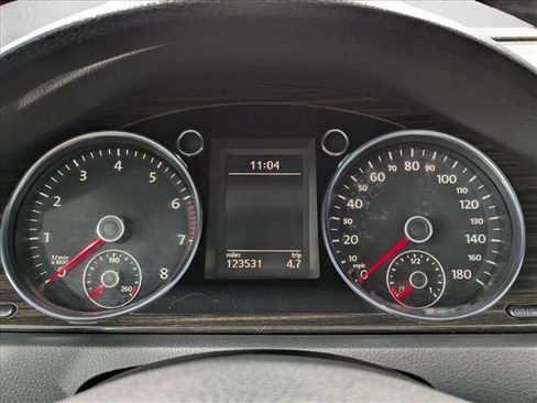 Used 2013 Volkswagen CC Lux image 9