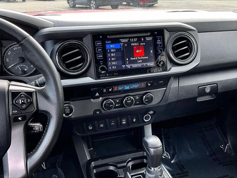 Certified 2016 Toyota Tacoma SR5 image 7