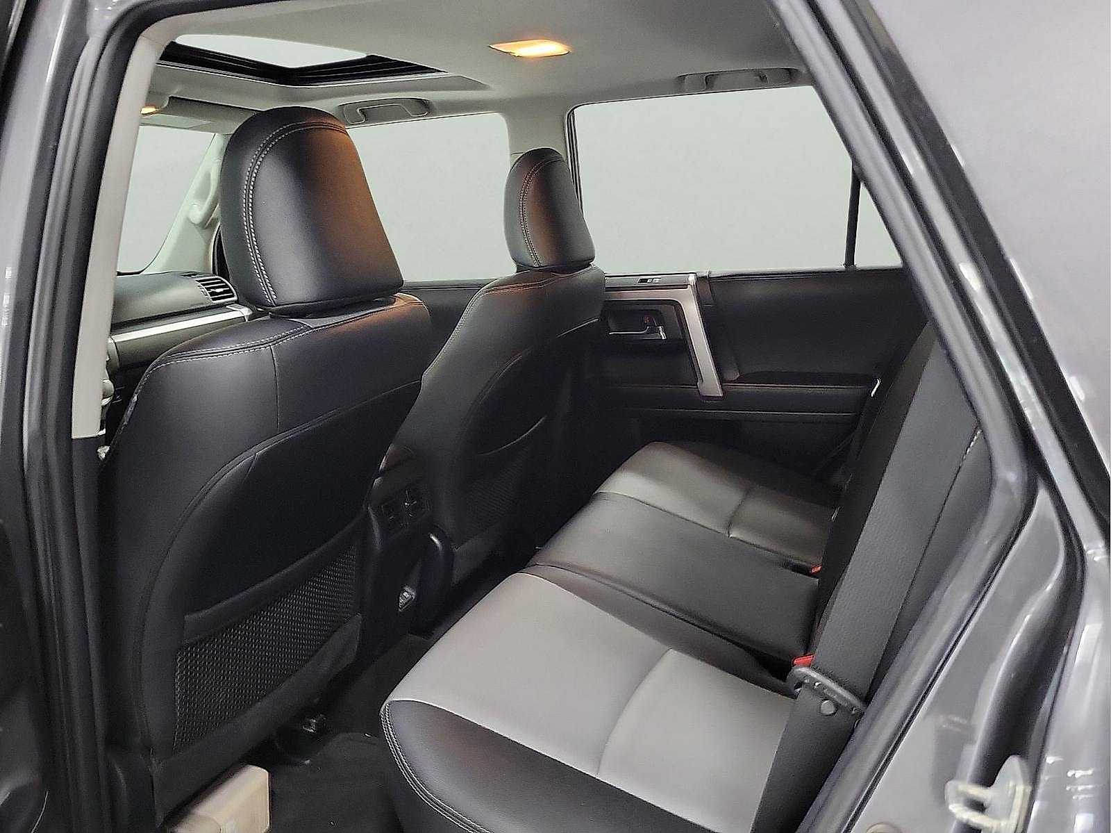 Used 2022 Toyota 4Runner SR5 Premium w/ Moonroof Package AWD/4WD image 5