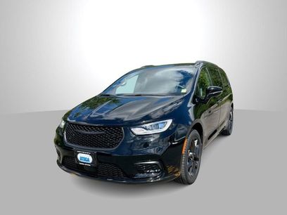 Used 2024 Chrysler Pacifica Touring-L w/ S Appearance Package