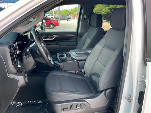 Used 2025 Chevrolet Silverado 2500 LT w/ Convenience Package image 9