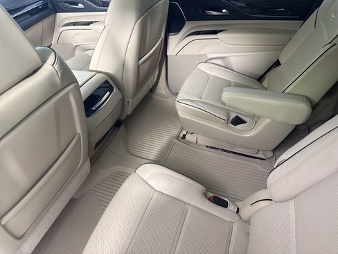 Used 2021 Cadillac Escalade Premium Luxury w/ Performance Package image 16