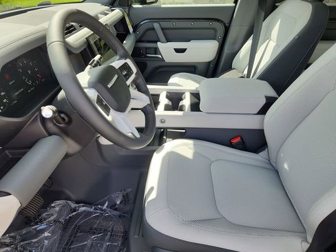 Used 2025 Land Rover Defender 130 S image 21