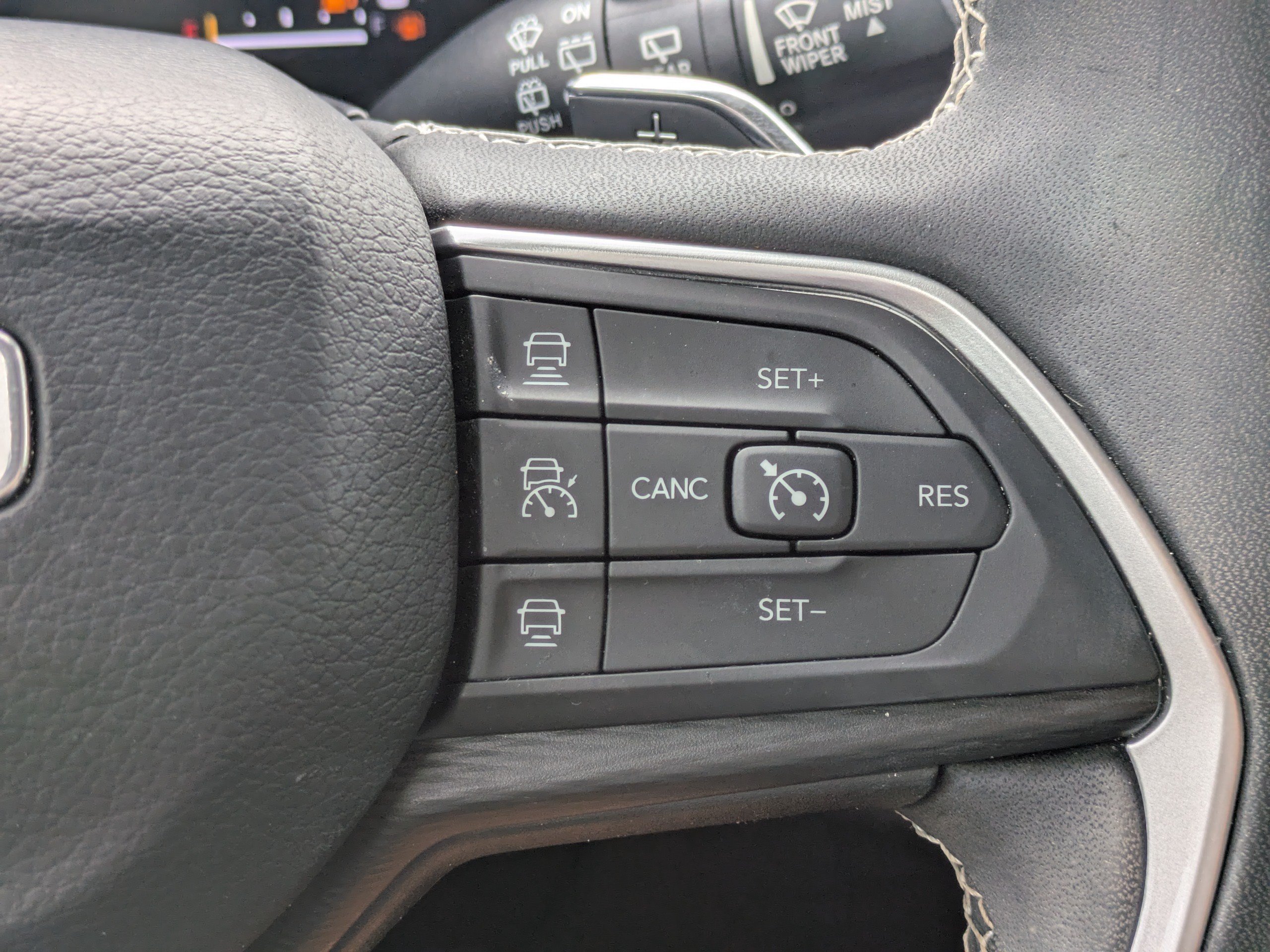 Used 2023 Jeep Grand Cherokee Laredo AWD/4WD image 24
