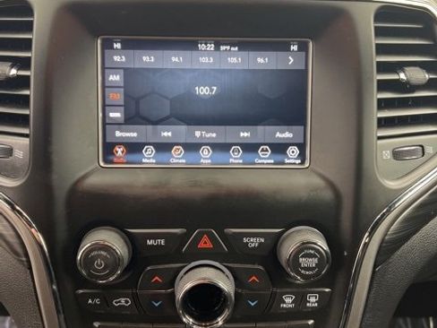 Used 2020 Jeep Grand Cherokee Laredo image 11