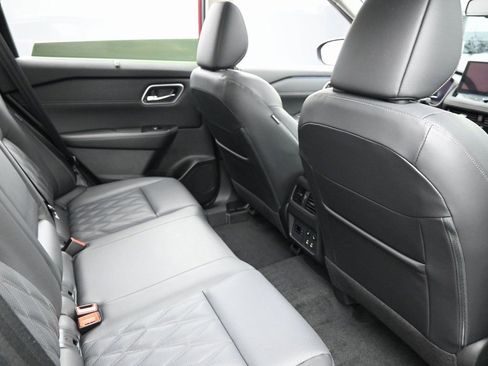 Used 2025 Nissan Rogue Platinum w/ Platinum Premium Package image 34