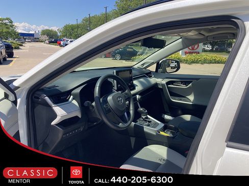 Used 2020 Toyota RAV4 Limited AWD/4WD image 3