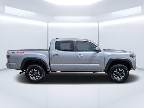 Used 2020 Toyota Tacoma TRD Off-Road w/ Technology Package AWD/4WD image 2