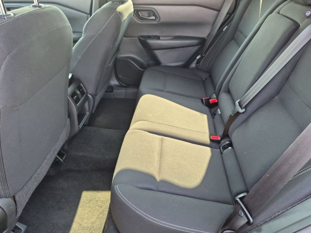 Used 2024 Nissan Rogue S AWD/4WD image 29