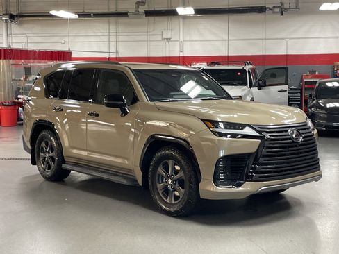 Used 2025 Lexus LX 700h Overtrail image 12