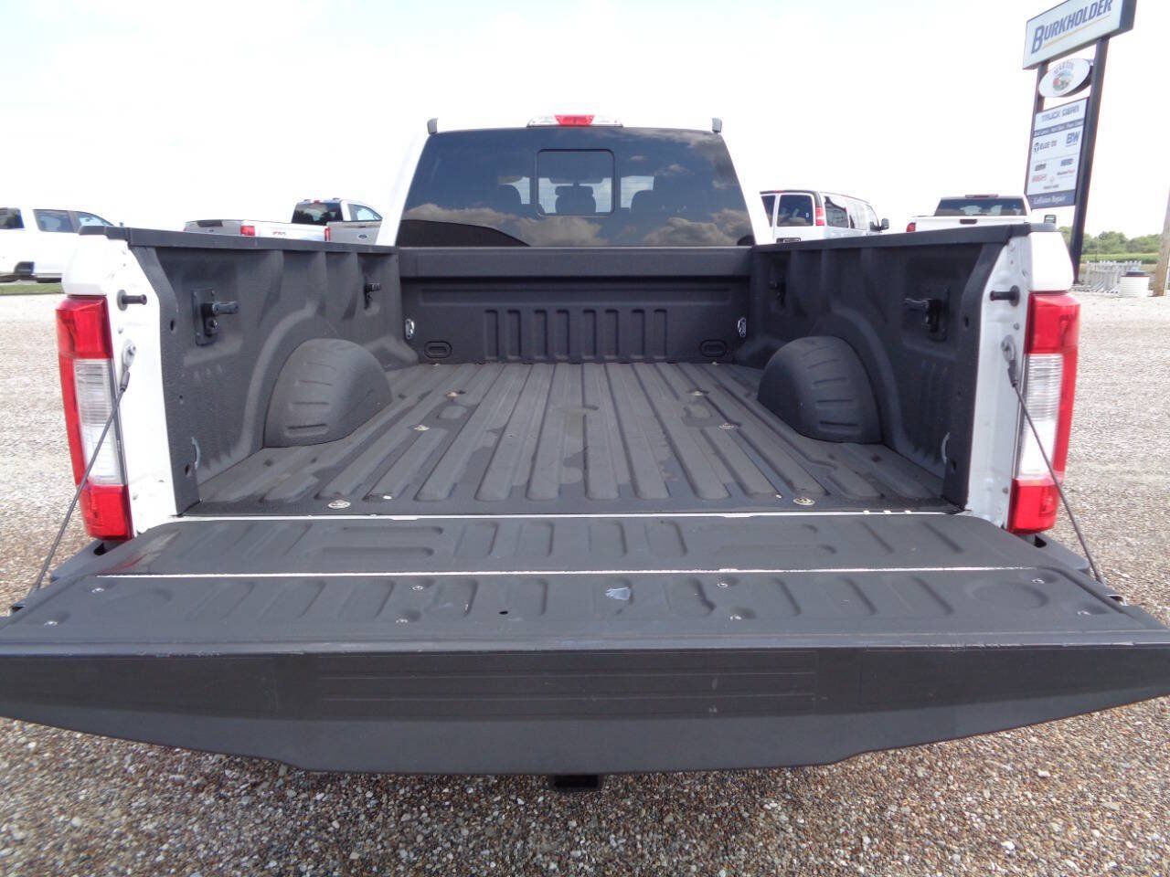 Used 2017 Ford F350 Lariat w/ Chrome Package AWD/4WD image 9