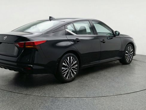 Used 2025 Nissan Altima 2.5 SV image 9