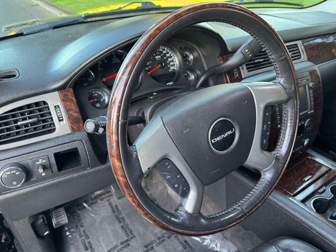 Used 2013 GMC Yukon Denali image 24