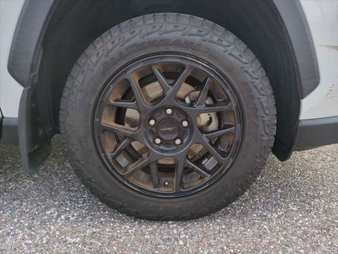 Certified 2020 Toyota RAV4 XLE w/ Convenience Package FWD image 11