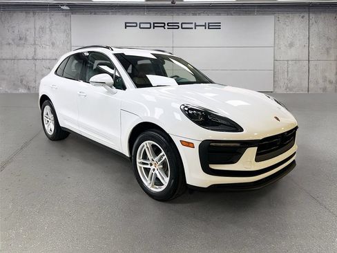 Certified 2026 Porsche Macan AWD/4WD image 7