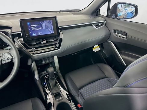 Used 2025 Toyota Corolla Cross XSE image 24