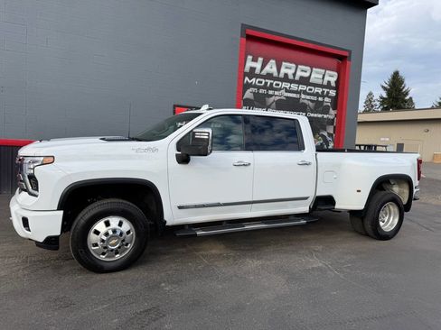 Used 2024 Chevrolet Silverado 3500 High Country w/ Technology Package image 11