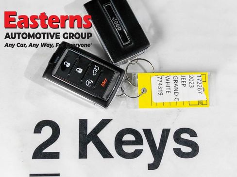 Used 2023 Jeep Grand Cherokee 4WD 4xe image 28