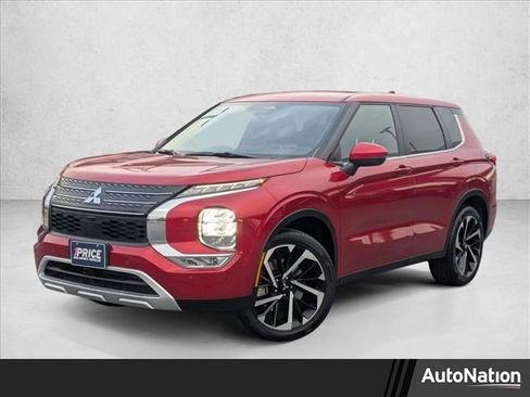 Used 2024 Mitsubishi Outlander SE image 1