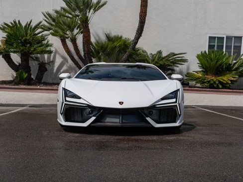 Used 2025 Lamborghini Revuelto image 3