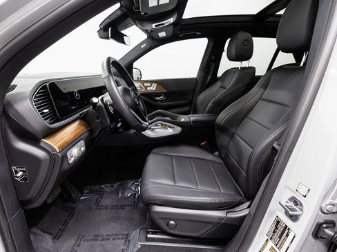 Used 2025 Mercedes-Benz GLE 450 4MATIC w/ AMG Line Exterior image 8