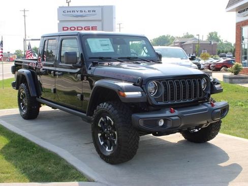 New 2026 Jeep Gladiator Rubicon w/ Steel Power Dome Hood Package AWD/4WD image 4