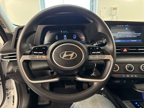 Used 2025 Hyundai Elantra SE FWD image 22