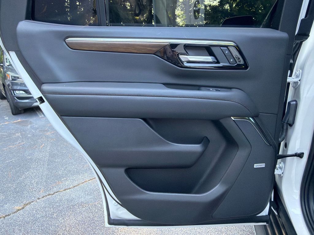 Used 2025 Chevrolet Tahoe High Country RWD image 22