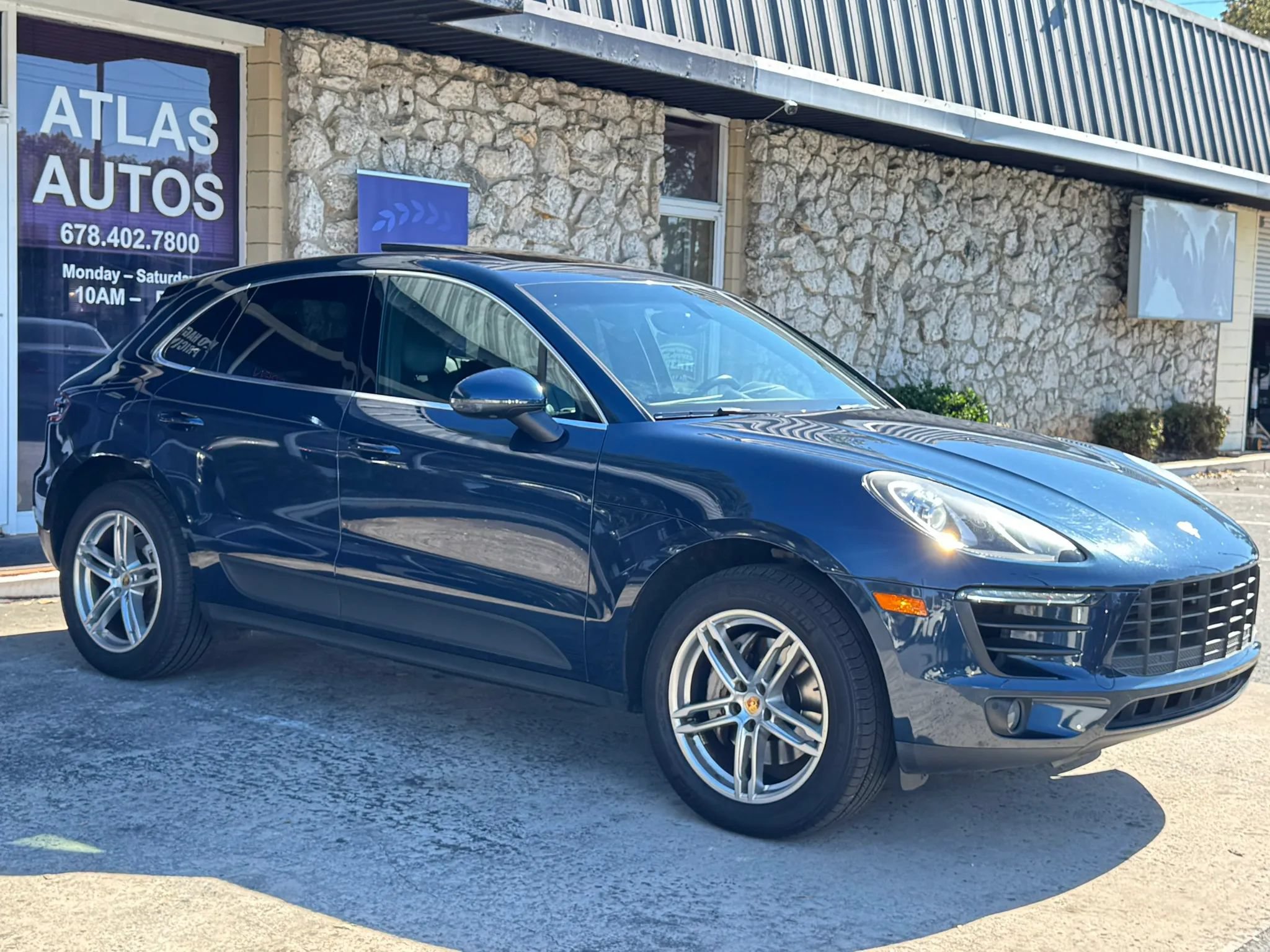 Used 2016 Porsche Macan S w/ Infotainment Package AWD/4WD image 10