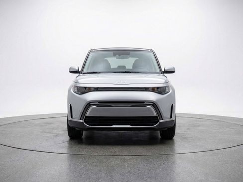 Used 2025 Kia Soul LX w/ LX Technology Package image 2