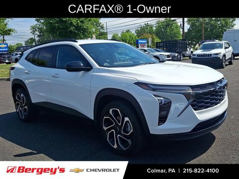 Certified 2025 Chevrolet Trax RS w/ Driver Confidence Package FWD image 3