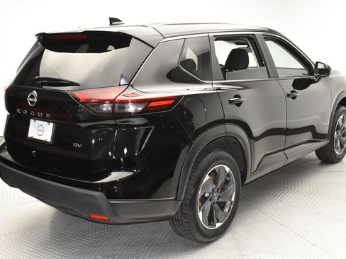 Used 2024 Nissan Rogue SV FWD image 5