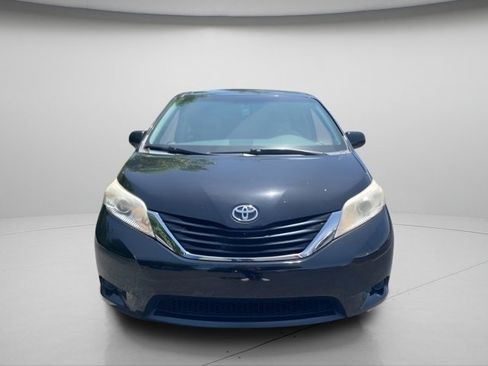 Used 2014 Toyota Sienna LE FWD image 3