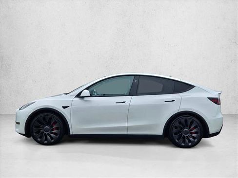 Used 2024 Tesla Model Y Performance image 9