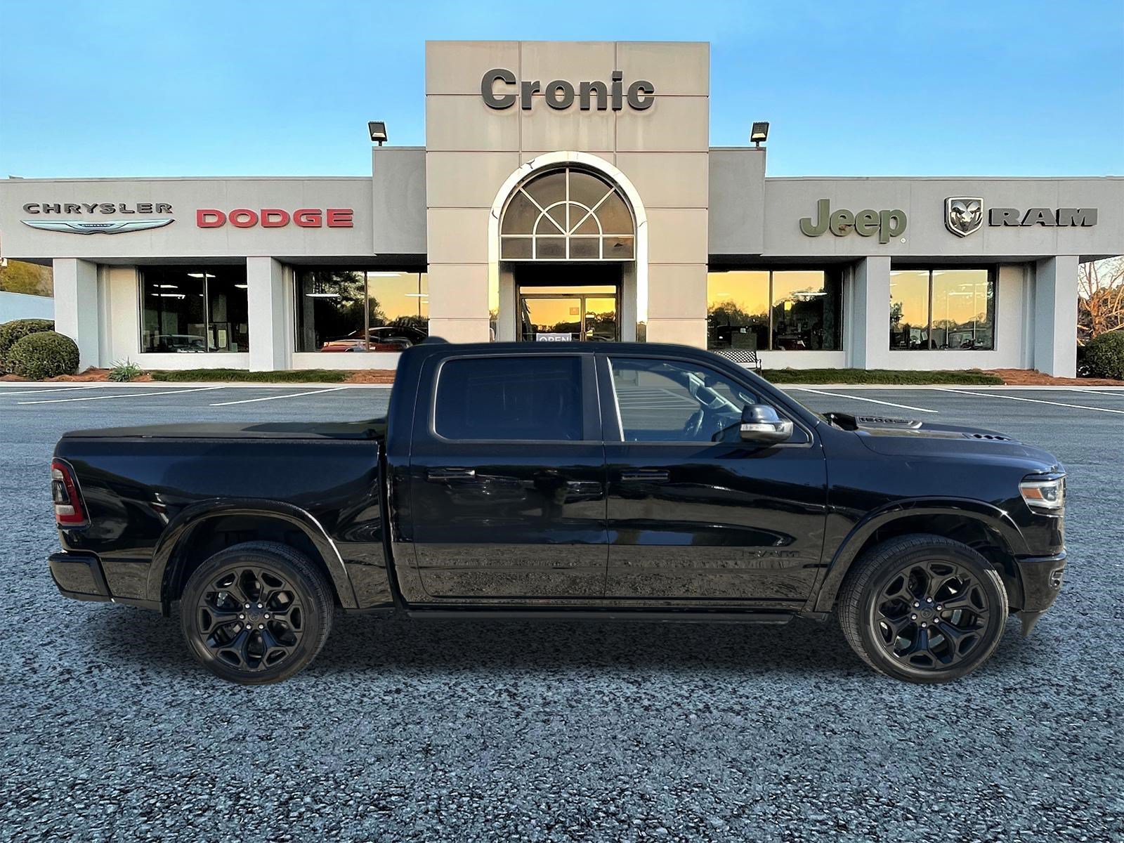 Used 2022 RAM 1500 Limited AWD/4WD image 2