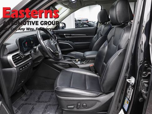 Used 2025 Kia Telluride S FWD image 14