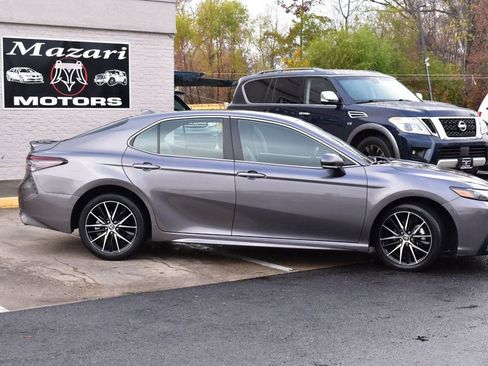 Used 2023 Toyota Camry SE image 4