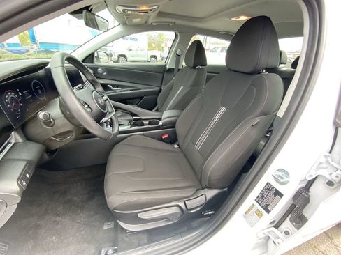 Used 2025 Hyundai Elantra SEL FWD image 11