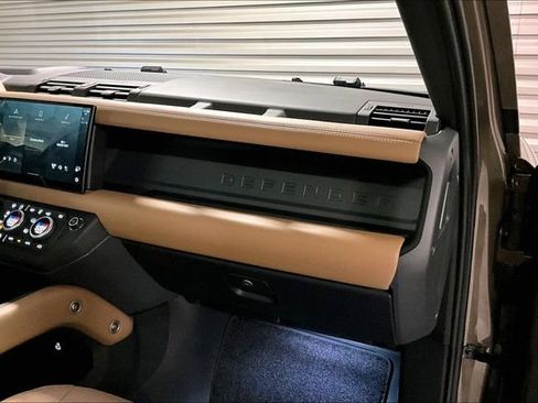 Certified 2025 Land Rover Defender 130 X-Dynamic SE AWD/4WD image 25