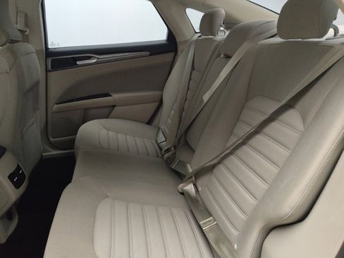 Used 2017 Ford Fusion SE w/ Fusion SE Technology Package image 18